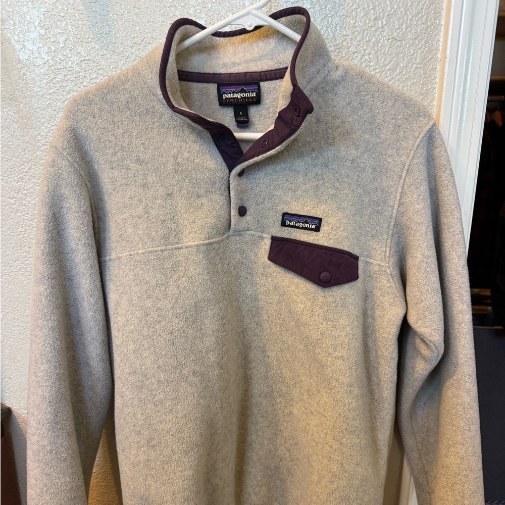 Patagonia Light Gray Fleece with Purple Accents
